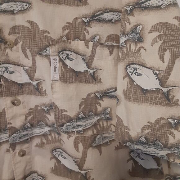 Columbia Sportswear Shirt Mens Large Beige Fish Print Short Sleeve Button Hiking - Picture 2 of 8